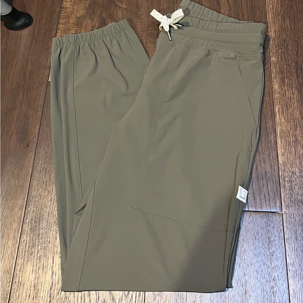 NWOT Vuori Women’s Jogger